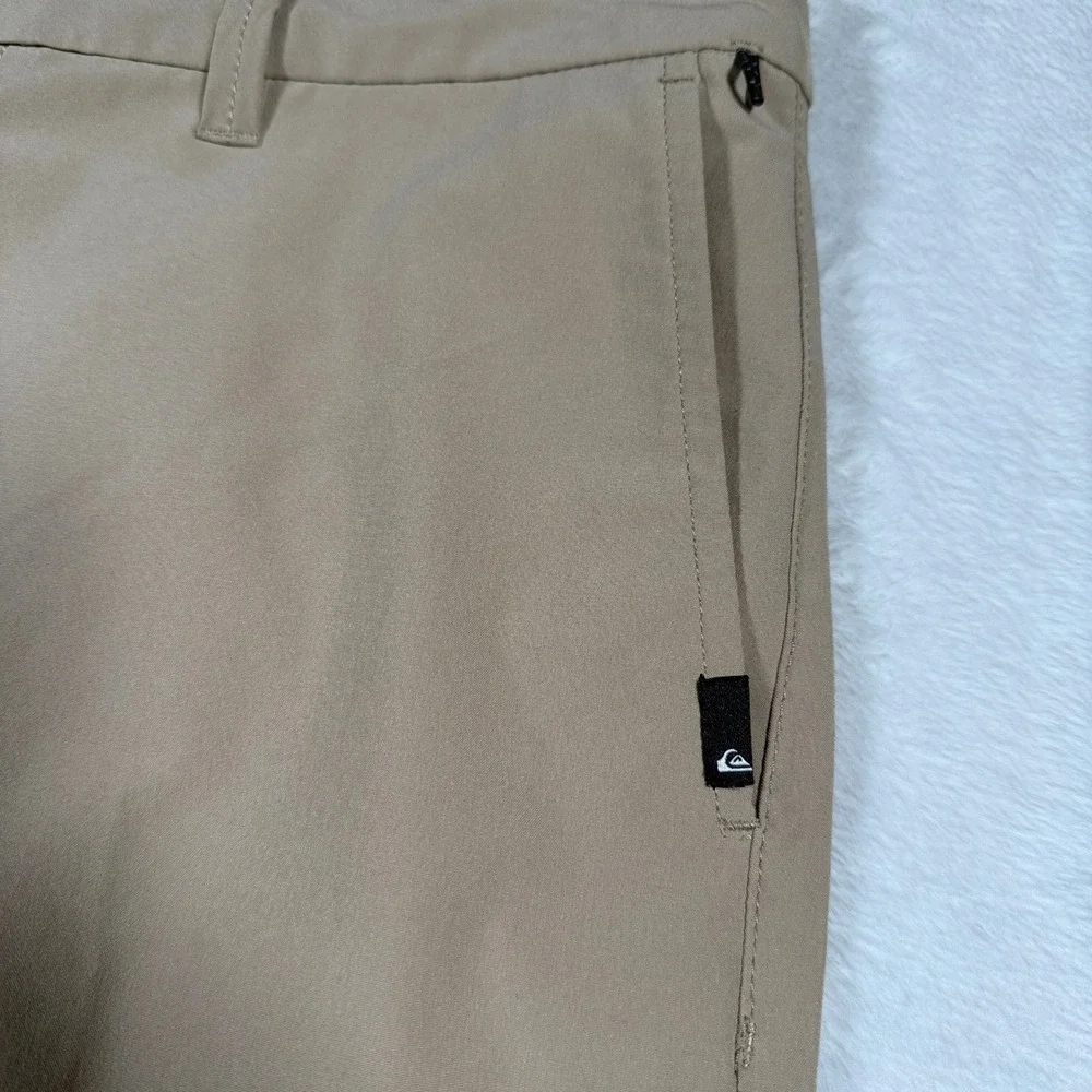 Quiksilver Amphibian Shorts Mens Size 32 Khaki 4 Way Stretch Quick Dry Shorts